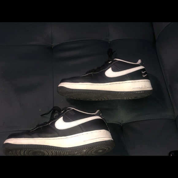 I'm selling black and white shoes from nikey and size is 5.5 in men - Picture 3 of 4